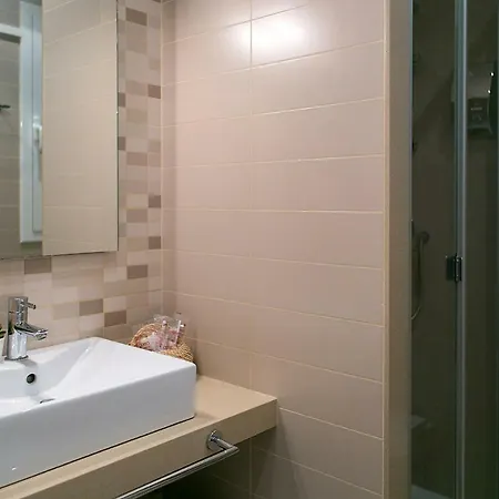 ブラン ゲスト ハウス 3*